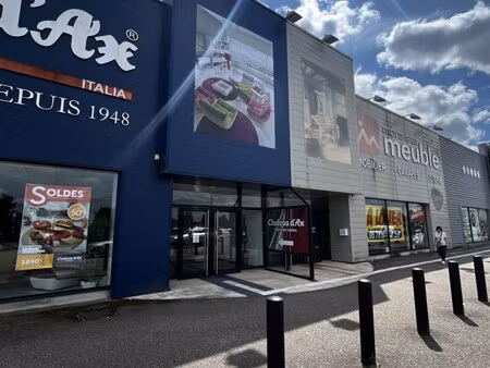 location local commercial