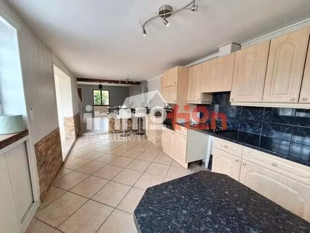 maison de campagne pleine de charme: beaucoup de potentiel!!