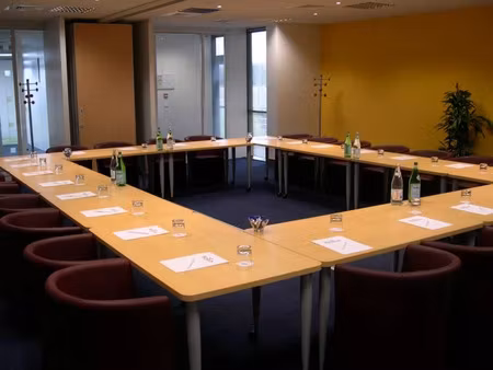 location meublée locaux professionnels 45 m² à villepinte (93420)  3 077 €