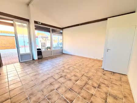 local commercial de 57 m2 proche mer