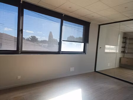 local commercial la fare les oliviers 152.4 m2