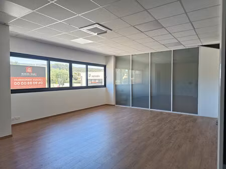 local commercial la fare les oliviers 35.9 m2