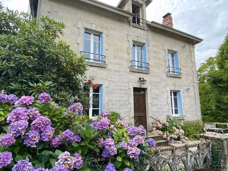 maison en pierre à proximité de vassivière