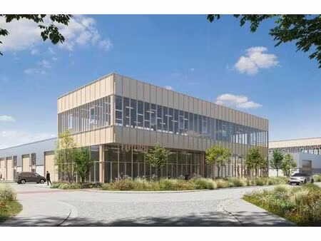 unité pme avec bureaux de 566m²