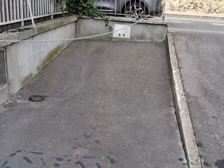 location parking extérieur