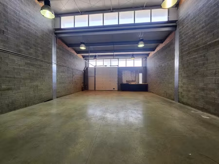 location locaux professionnels 3 pièces 120 m² à castries (34160)  900 €