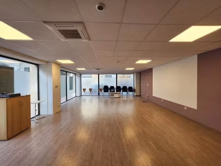 location locaux professionnels 6 pièces 280 m² à montpellier (34000)  3 200 €