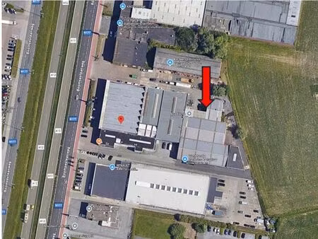 entrepôt avec bureaux à louer – a12 (568 m² + 155 m²)