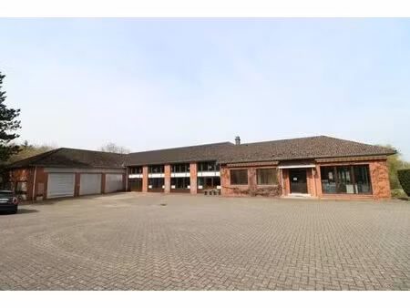 superbe entrepôtavec énorme potentiel !