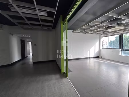 la valette du var - bureaux de 402 m2 en zone d'activité
