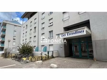 fontaine  les fontainades  studio meublé de 18 m2 avec parking  secteur aristide briand