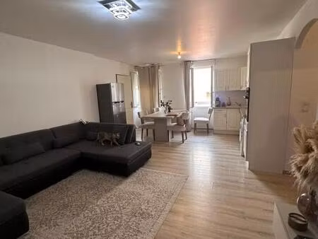 immeuble de rapport locatif composé de trois appartements loué