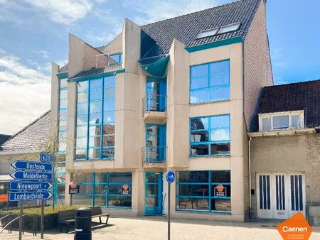 zeer ruim  lichtrijk handelspand te koop op commerciële l...