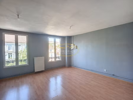 appartement type f3 au coeur du centre