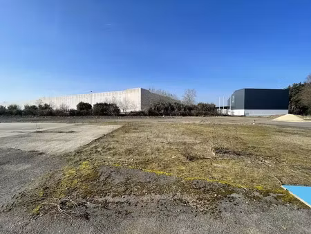 location locaux professionnels 5000 m² à santeny (94440)  15 388 €