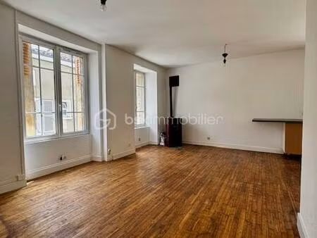 maison de village de 175 m² à nanteuil-en-vallee