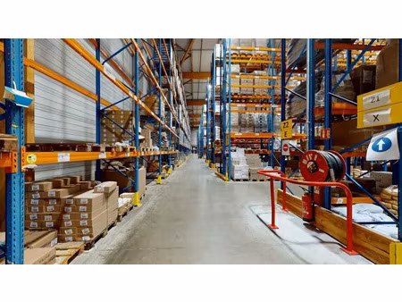 ? plateforme logistiqu a vendre