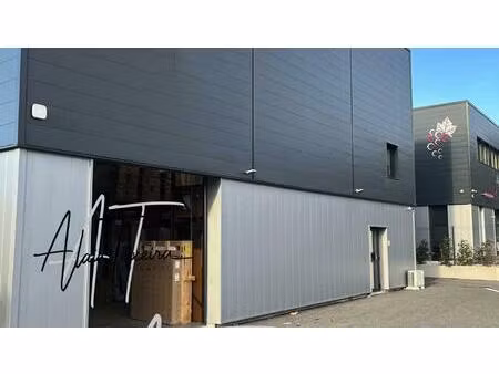 local commercial de 820 m² quasi neuf