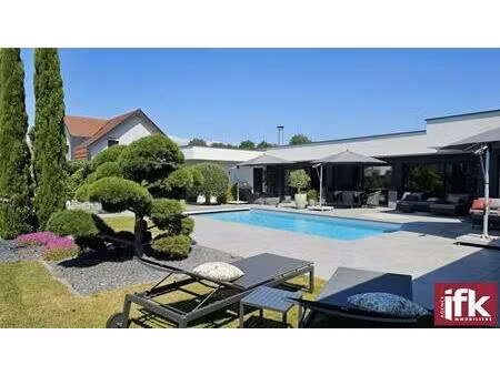 muntzenheim : maison de plain-pied avec piscine