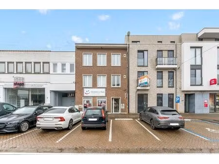 handelsgelijkvloers in centrum van putte