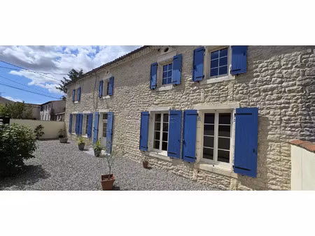 vente maison 8 pièces 206 m² loiré-sur-nie (17470)