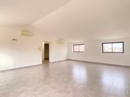 location bureau 2 pièces 65m2 montélimar 26200 - 790 € - surface privée