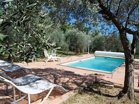 villa mitoyenne avec t2 indépendant et piscine à la motte-d’aigues