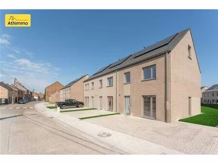 belle maison neuve 3 chambres  basse énergie  panneaux photo