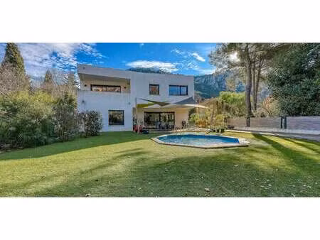 maison avec piscine et terrasse toulon (83)