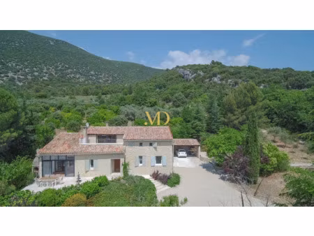 vente villa 6 pièces 210 m² à rustrel (84400)  1 195 000 €