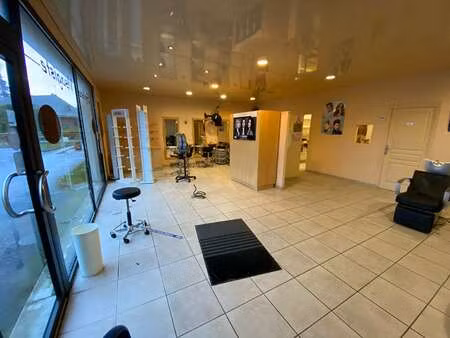 location bureaux et commerces à saint-broladre (35120) : à louer / 76m² saint-broladre