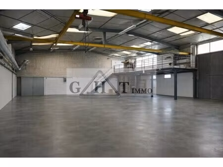 location local commercial