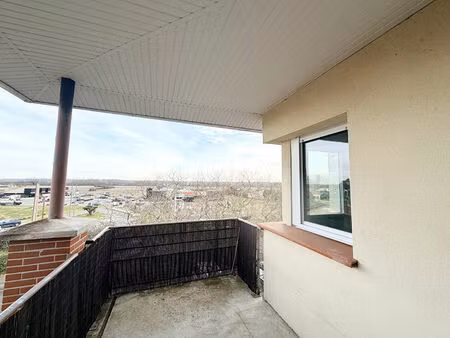 pompertuzat - appartement 3 pièces de 63 m2 avec piscine  terrasse et parking