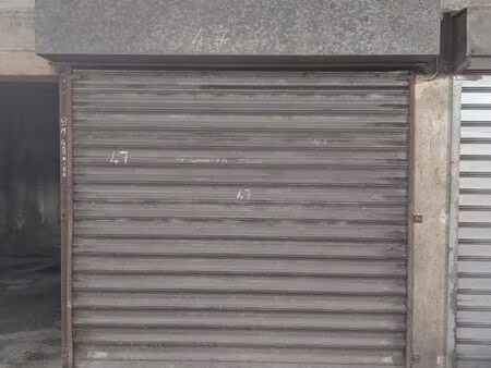 box fermé dans résidence sécurisée