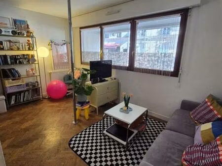 studio en bon etat vendu occupé