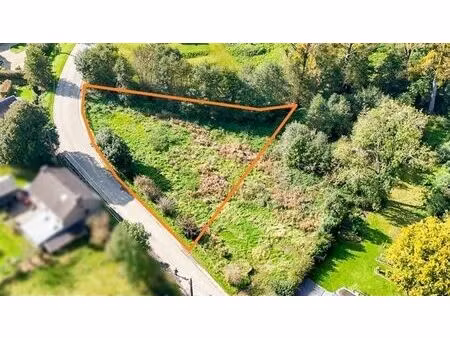 beau terrain de 1.512 m²!