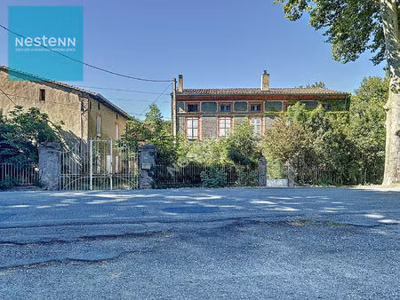 a vendre  ensemble immobilier  à rénover d'environ 600m²   terrain 6120m² sur la commune d