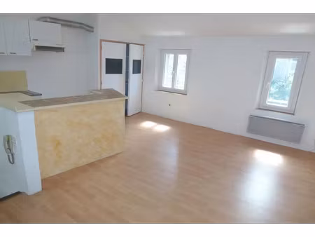 location appartement 3 pièces 53.4 m² à flayosc (83780)  530 €