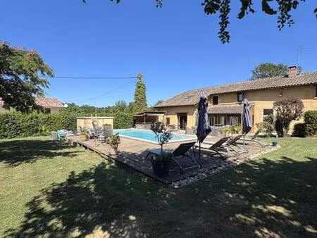 maison 6 pièces savigneux - 649000 €