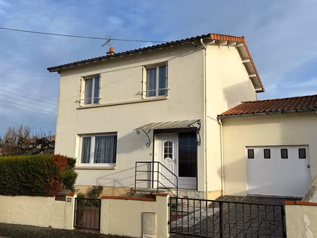 maison de 1967  4 chambres  garage et veranda sur 400m² en secteur résidentiel