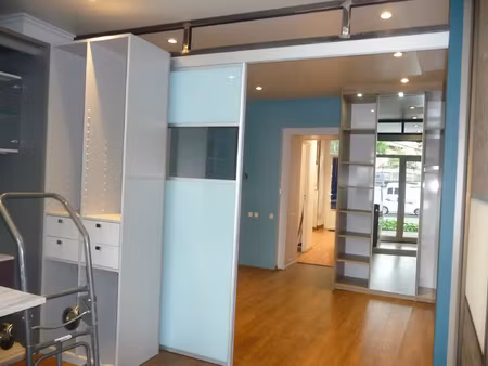 montbrison idealement situe local 52 m2 avec vitrine