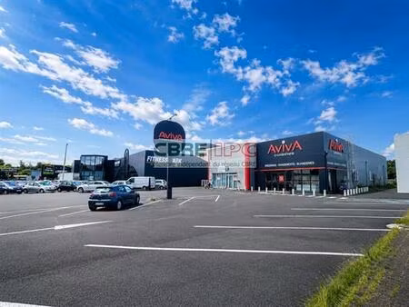 location commerce lons 300 m²