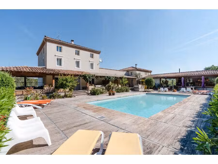 narbonne : propriété sur 1.2ha - 4 appartements sur 355 m²