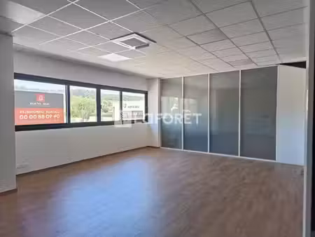 local commercial la fare les oliviers 35.9 m2