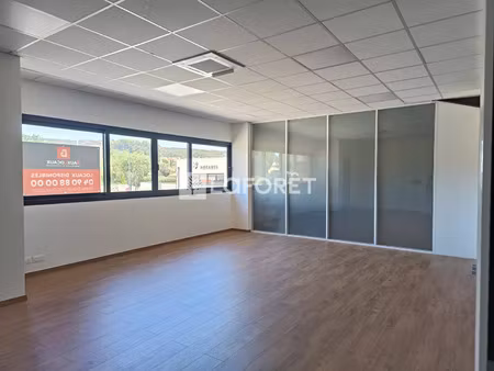 location commerce 35 m² à la fare-les-oliviers (13580)