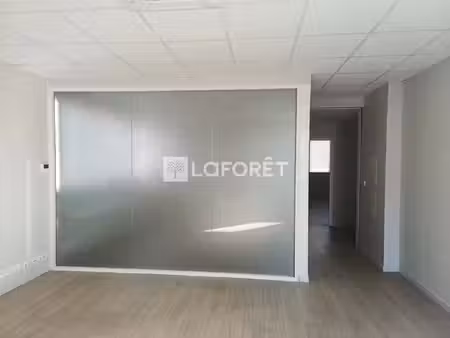 local commercial la fare les oliviers 152.4 m2