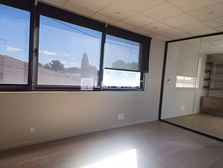 location commerce 152 m² à la fare-les-oliviers (13580)