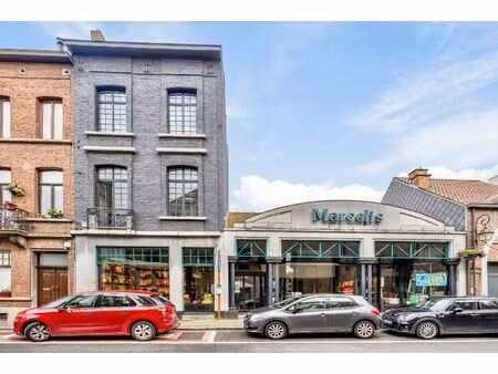 handelspand centrum halle met parking