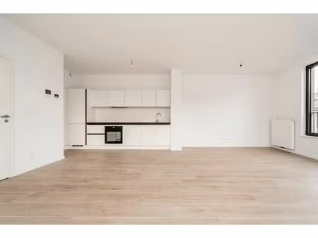 dicht bij het tour&taxis-terrein  prachtig duplex penthouse met 3 slaapkamers