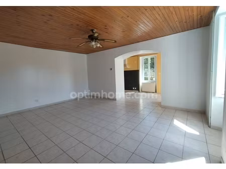 charente. la tache. maison 81 m² environs  cour  jardin et grange